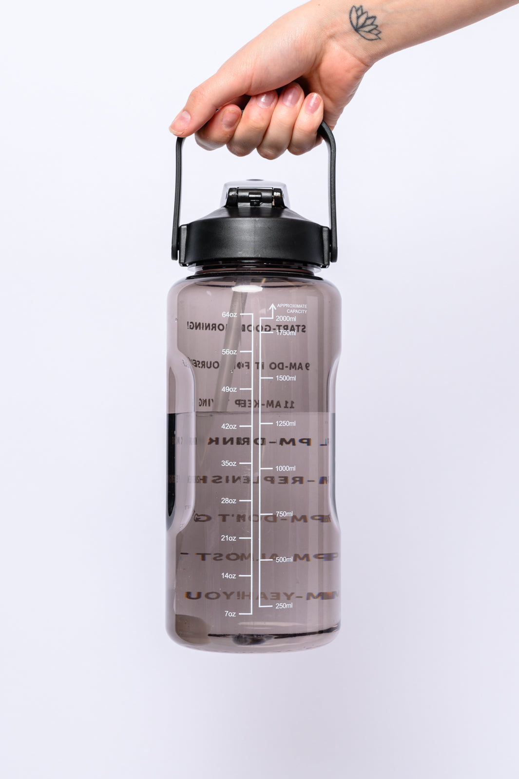 Elevated Water Tracking Bottle in Black - Three Bears Boutique