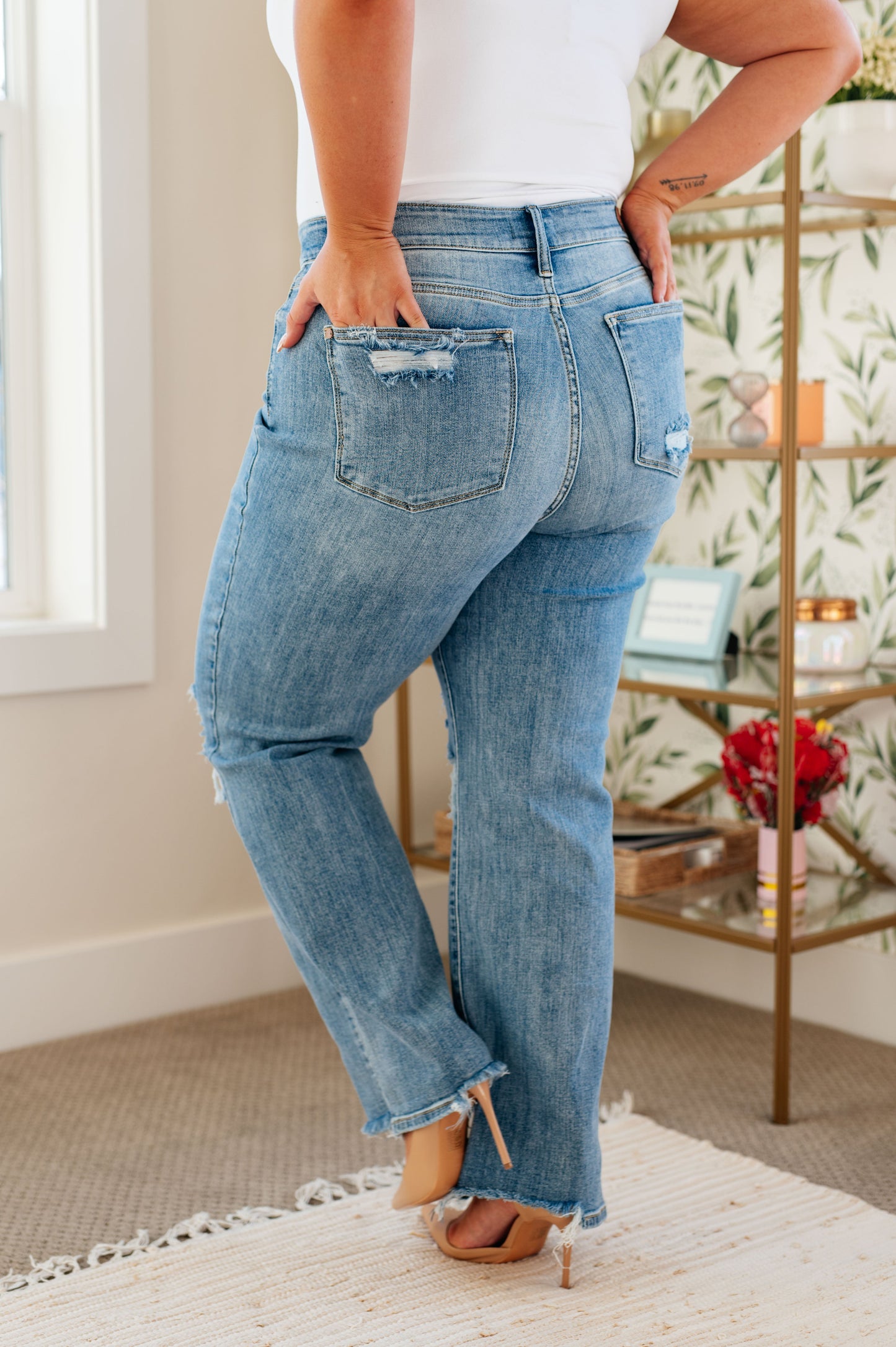 Rose High Rise 90's Straight Jeans in Light Wash - Three Bears Boutique
